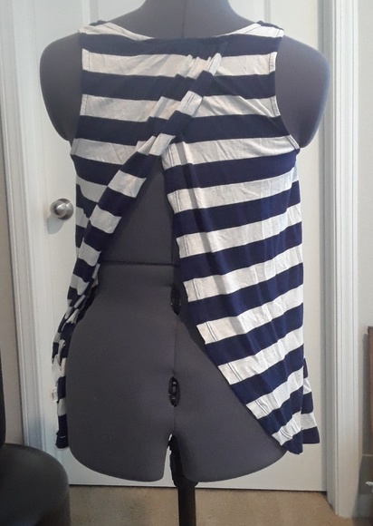 Open back striped shirt - Picture 5 of 5